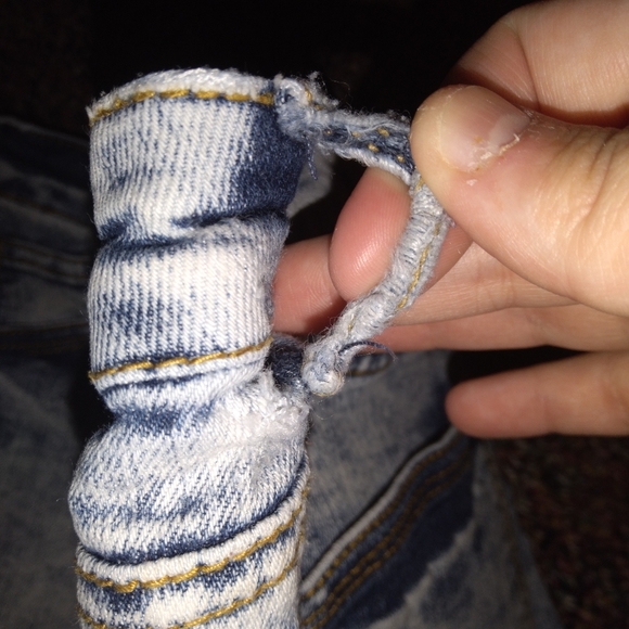 No Boundaries Acid Wash Jean Shorts - Picture 3 of 7